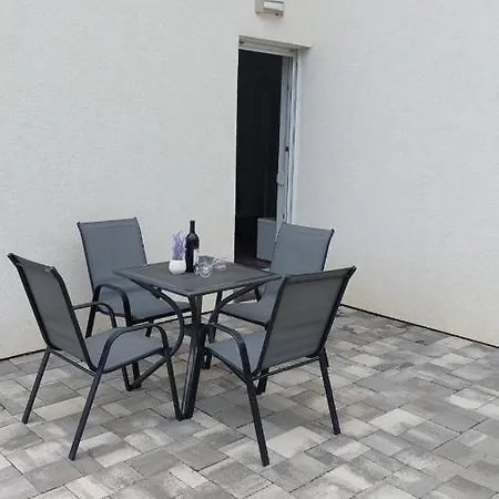 Navis * Supetarska Draga