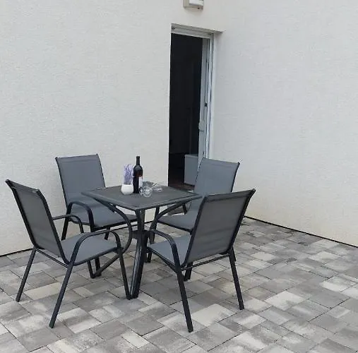 Navis * Supetarska Draga