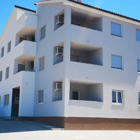 Navis Supetarska Draga